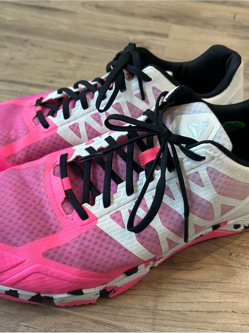 Reebok Men’s Pink and White Shoes